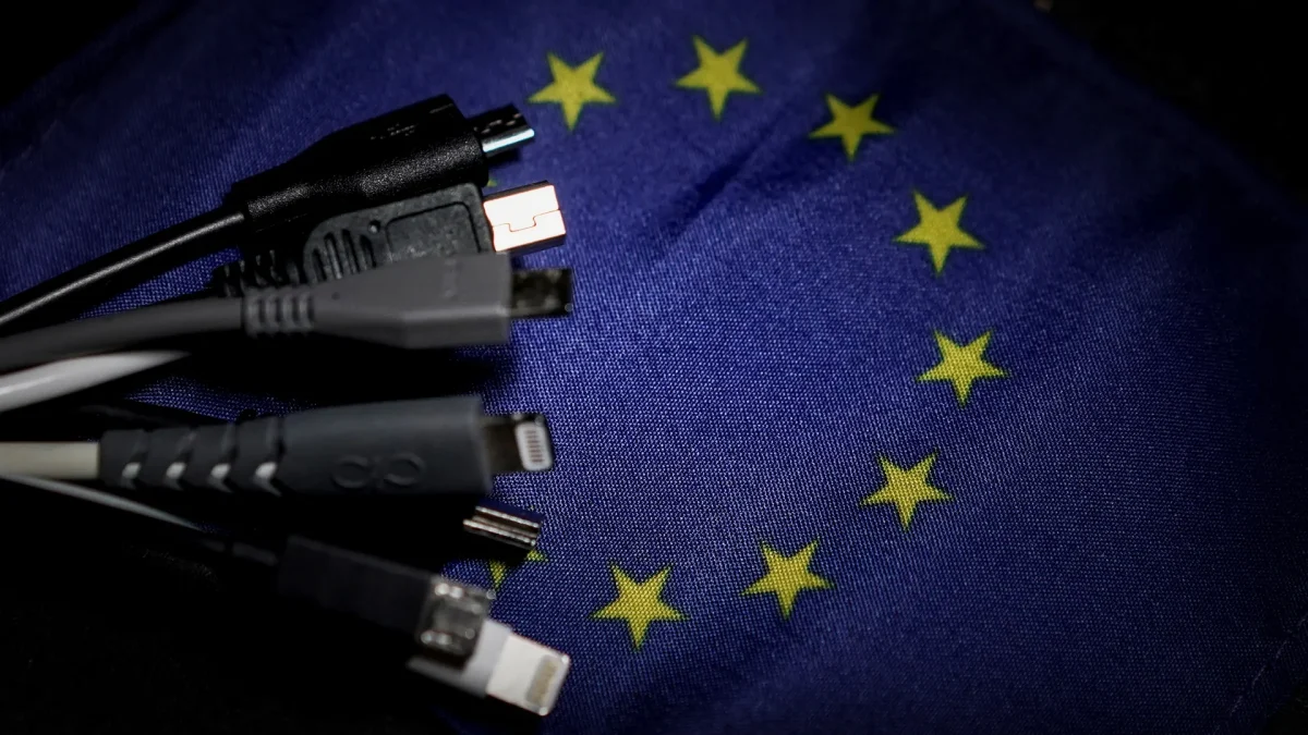 Nabíjecí stanice v EU: méně odpadu nebo více omezení? Co stojí za 17 lety pravidel?