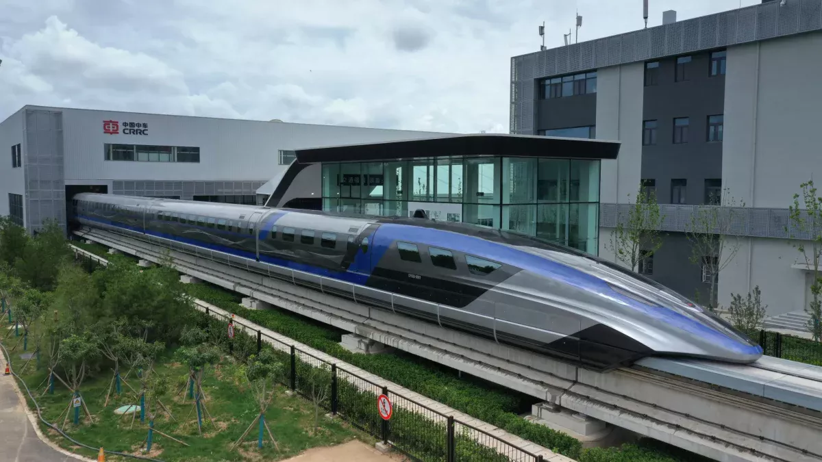 Nový vlak, který překonal světový rychlostní rekord: dosahuje rychlosti až 800 km/h.