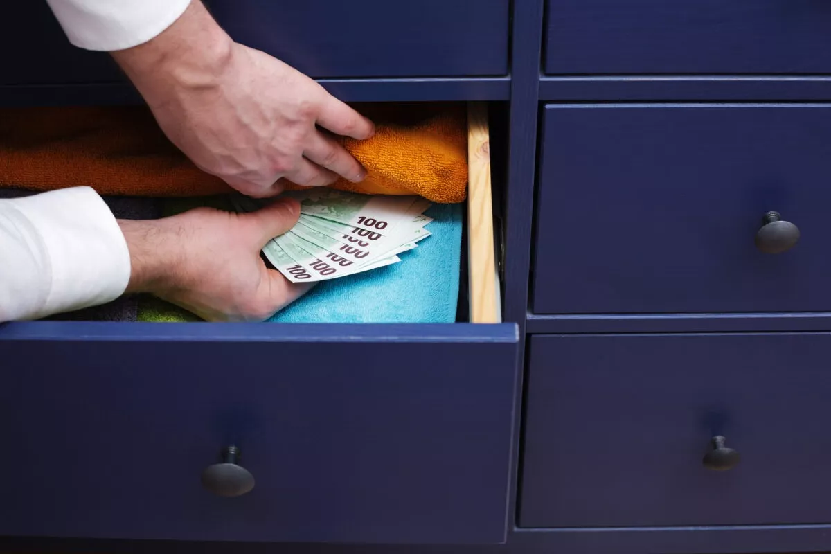 Kolik hotovosti můžete uchovávat doma: doporučení banky