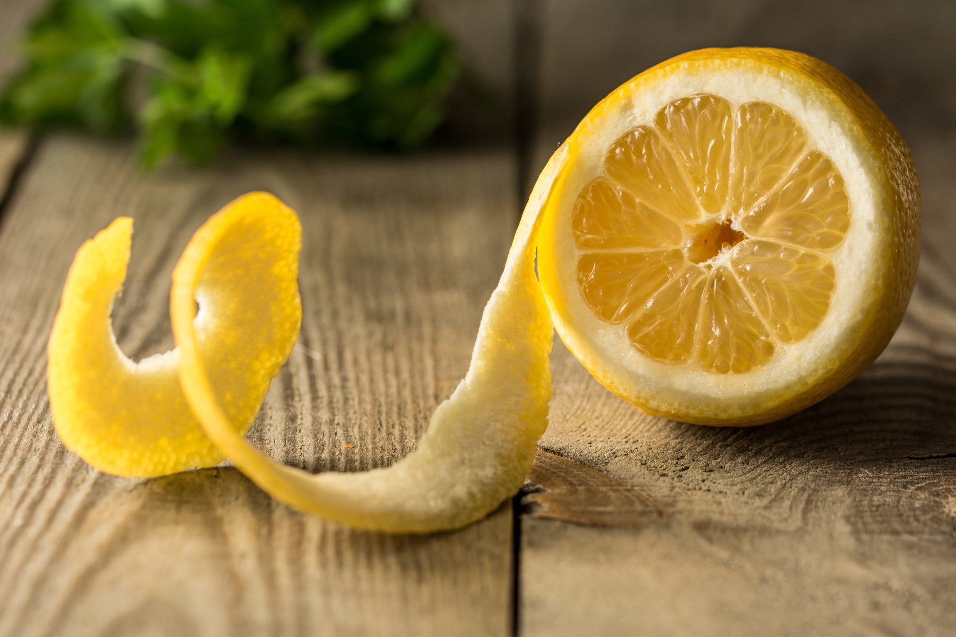 Vaření citronové kůry doma: proč se to doporučuje a jaké to má výhody