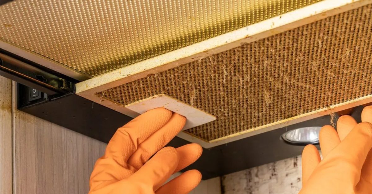 Bez jedlé sody, citronu a octa: jak vyčistit digestoř od mastnoty