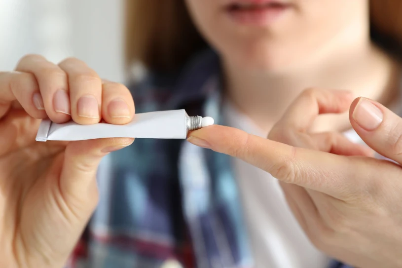 Tato mast je prostě nezbytnou součástí vaší kosmetické taštičky. Působí jako obklad na pokožku, ruce a rty.