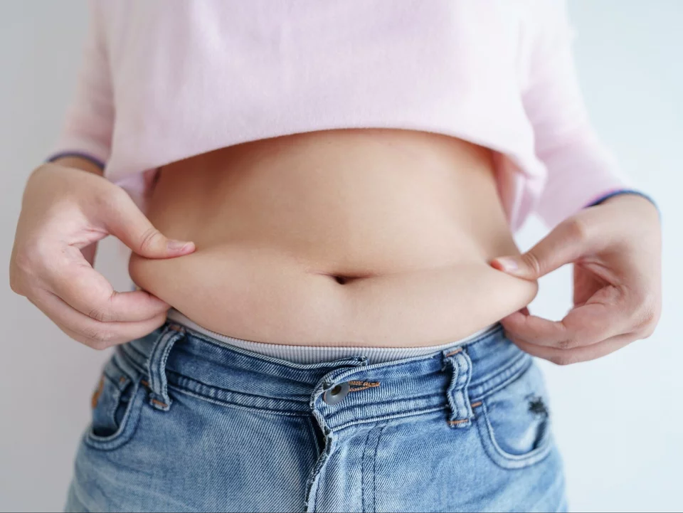 Někteří lidé přibývají na váze, i když jedí málo. Dietoložka poukazuje na možnou příčinu.