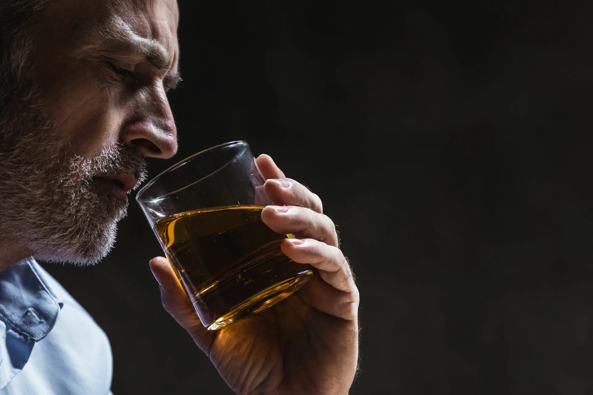 Jak se mění vliv alkoholu na fyzické a duševní zdraví ve věku od 20 do 70 let.