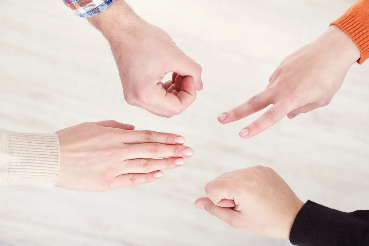 Geniální trik, který vám podle vědy umožní vždy vyhrát ve hře „kámen, nůžky, papír“.