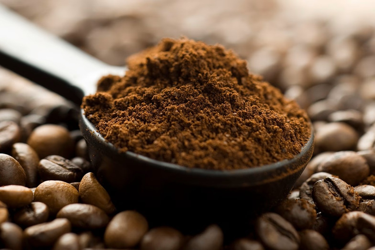 Objevte, proč je kombinace česnekové slupky a kávy tak prospěšná a kde ji lze použít.