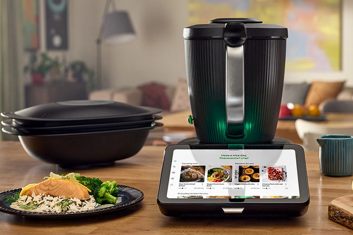 Konečně se objevila alternativa k Thermomixu: stojí dvakrát méně, ale má dvakrát více funkcí.
