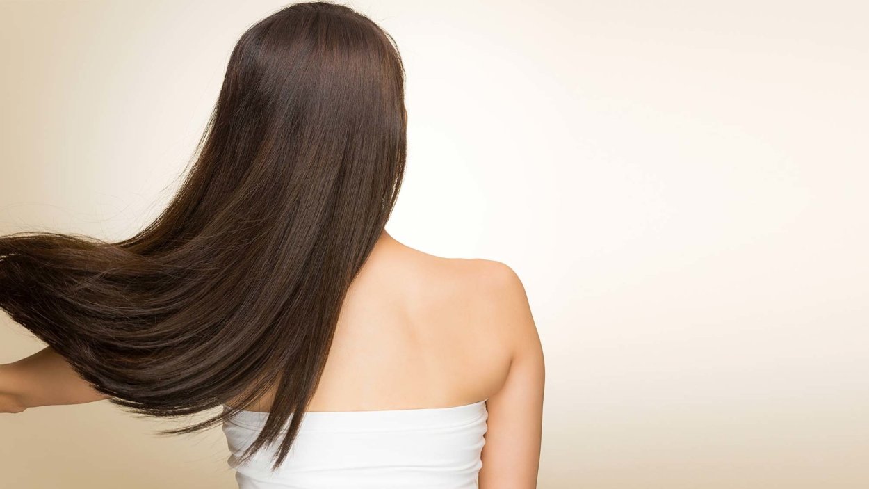 Směs octa a kondicionéru na vlasy: proč se doporučuje a k čemu se používá?