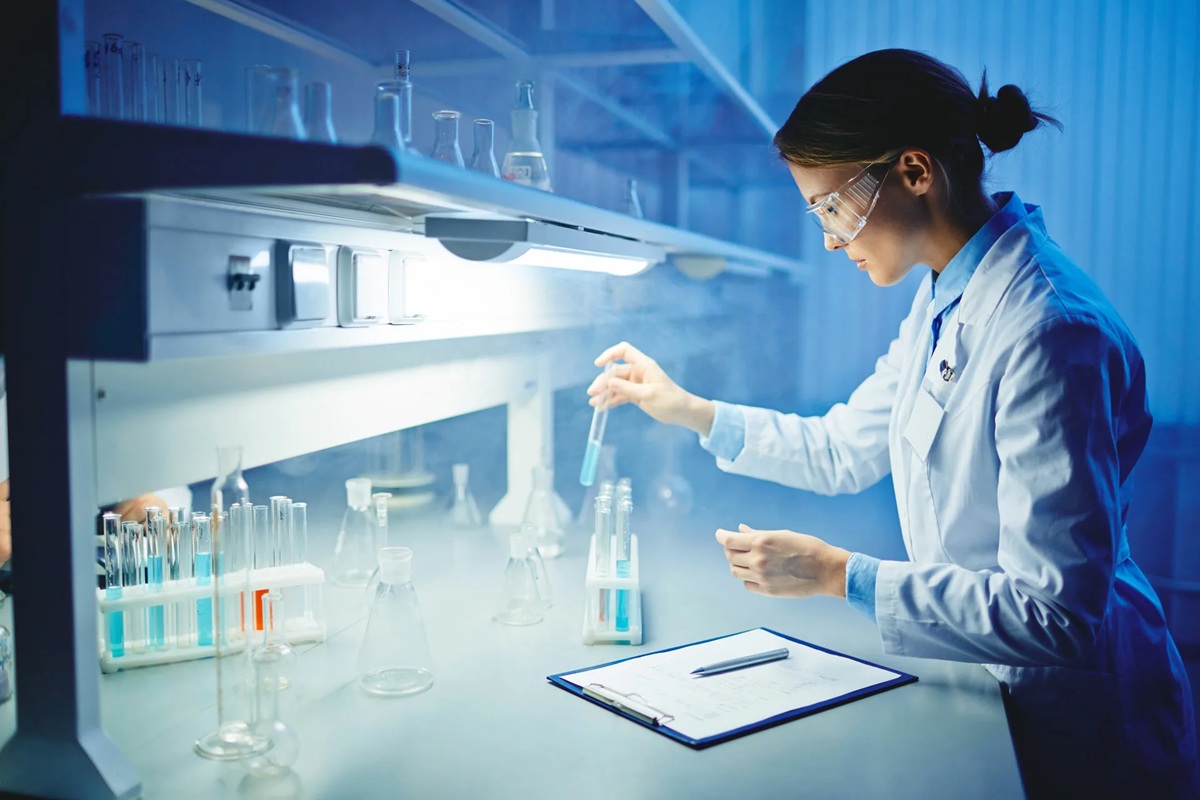 Vědci testují inovativní metodu výroby tkanin z bakterií.