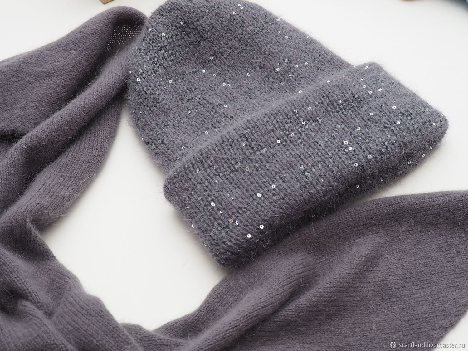 Bude to nejmódnější čepice nadcházející zimy. Je elegantní a nezpůsobuje problémy s vlasy.