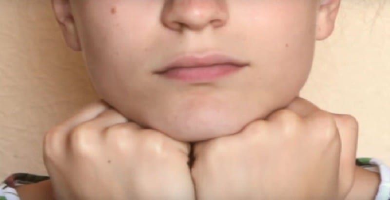 Podpírat bradu rukou: co to znamená z hlediska behaviorální psychologie?