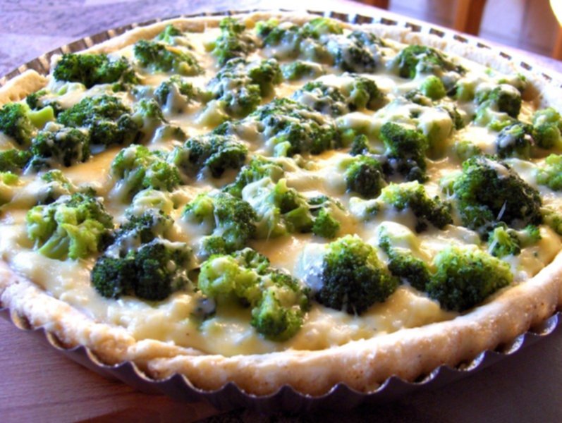 Pikantní koláč s brokolicí a sýrem scamorza