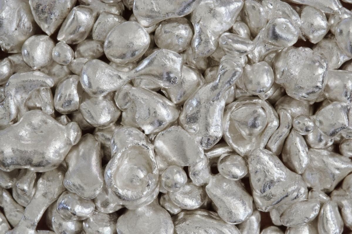 Stříbro vzrostlo o 12 % na rekordní maxima, zatímco zlato ustoupilo do pozadí