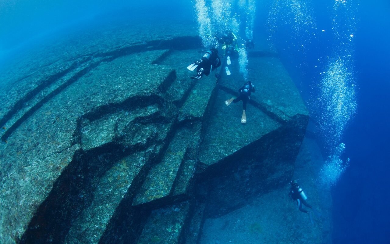 Vědci poprvé pozorovali rozpad kontinentálních desek na dně Tichého oceánu pomocí podvodních senzorů.