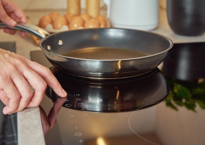 Jak vařit úsporně na indukční varné desce? Postarejte se o jednu věc a vaše účty se sníží.