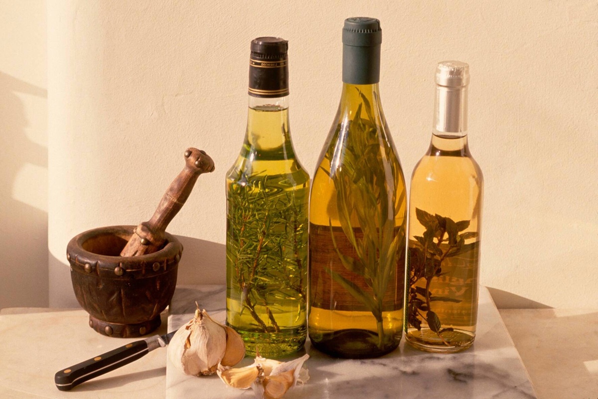 Proč se vkládá bobkový list do sklenice s octem a jaký má účinek?