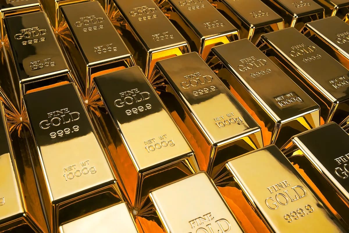 Stručný přehled komodit: opatrnost Fedu silně zasáhla zlato, obavy z dodávek z Ruska tlačí ropu nahoru