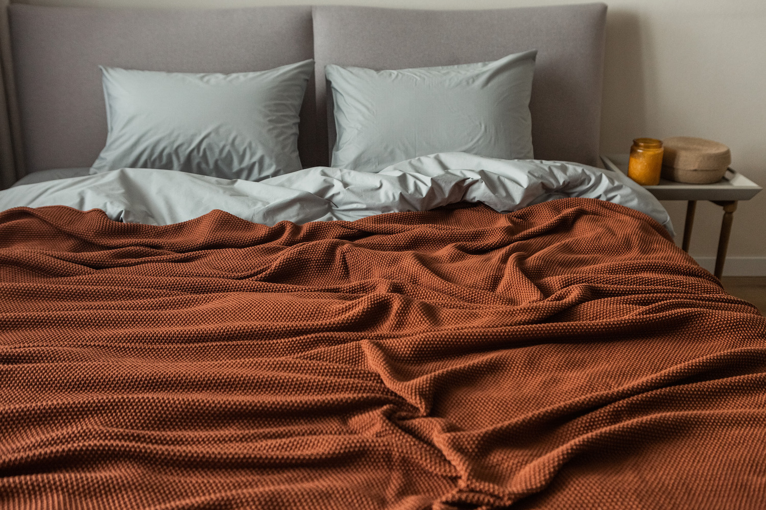 Už žádné béžové povlečení: to je návrh profesionálů v oblasti dekorace (a je to skvělé)