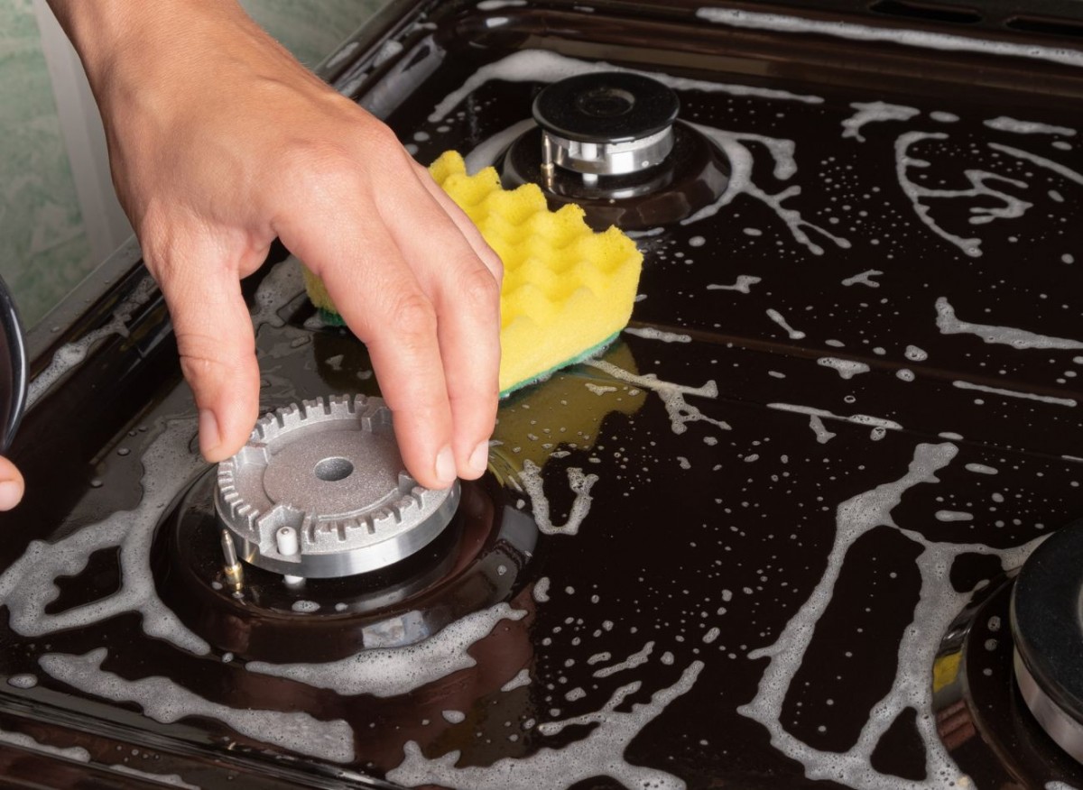 Připravte si domácí roztok a ponořte do něj plynové hořáky. Za 10 minut budou jako nové