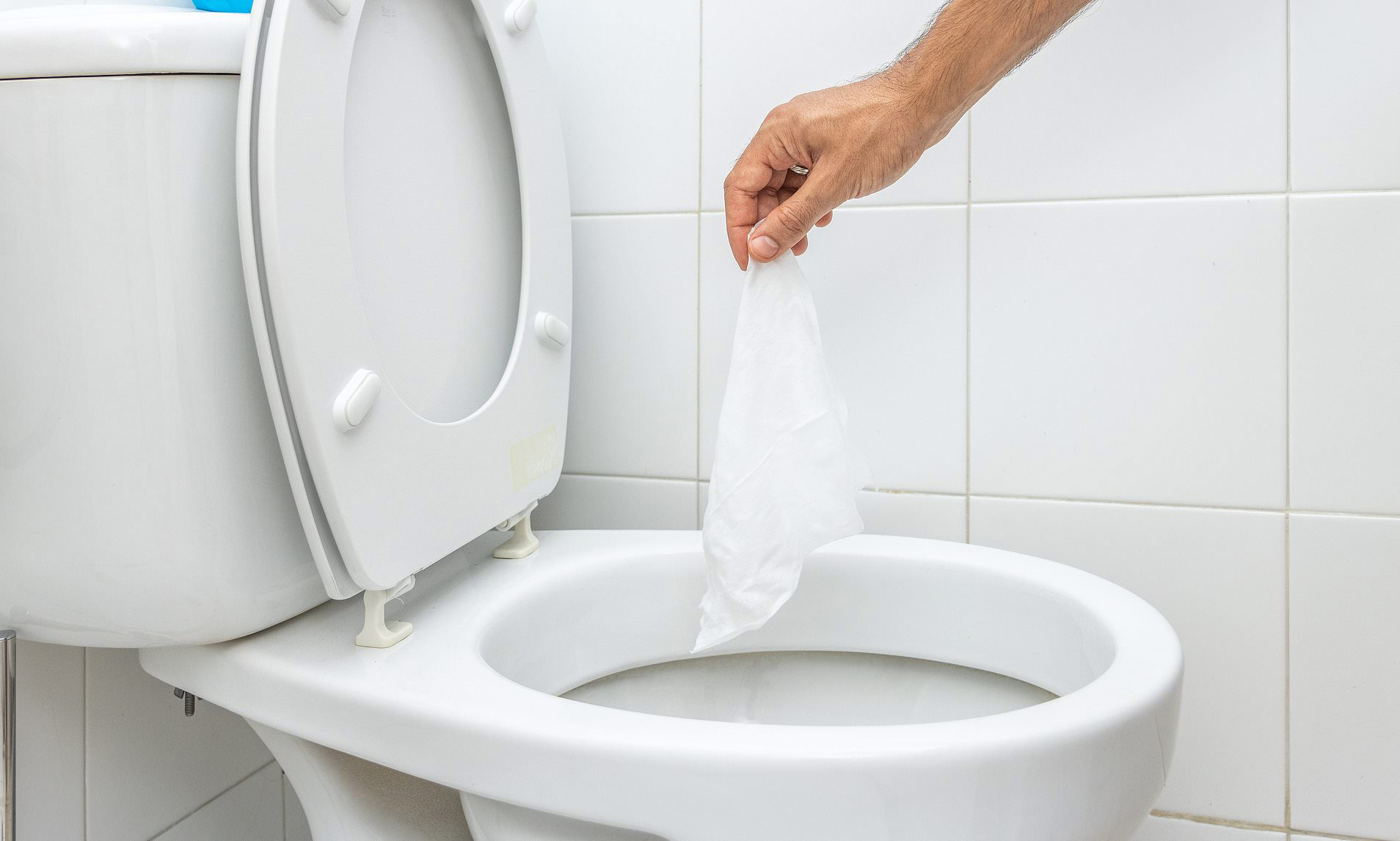 Instalatéři varují, že do toalety by se nemělo splachovat nic, včetně toaletního papíru.