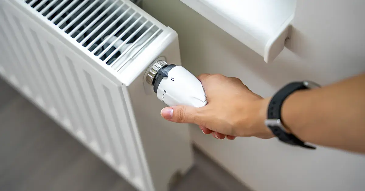 Co je lepší: zapínat a vypínat topení, nebo udržovat stálou teplotu? Odpověď na věčnou otázku, která se objevuje každou zimu.