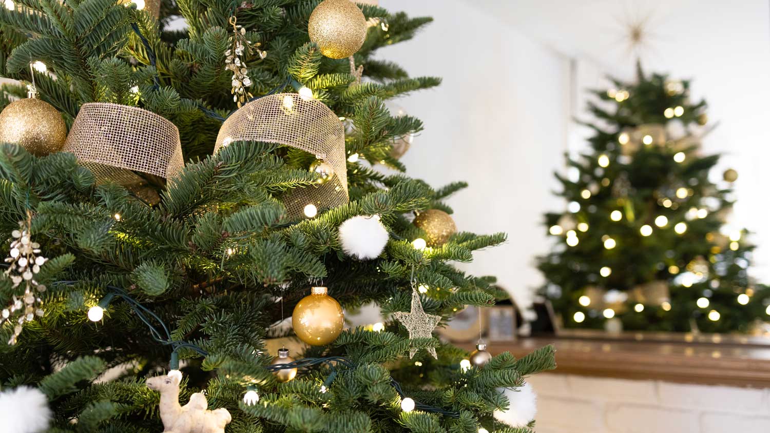 Žádné červené balónky a zelené ozdoby na letošní Vánoce: nový trend roku 2025 je praktičtější a elegantnější.