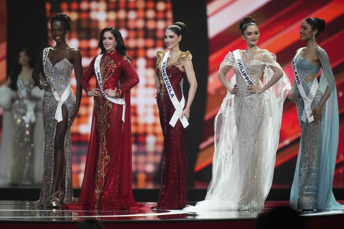 Miss Universe 2025: pouhé tři dny po finále účastnice oznámila, že se vzdává titulu.