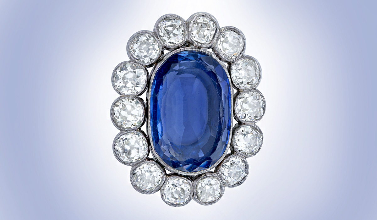 Brož a šperky Napoleona v hodnotě několika milionů eur budou prodány na aukci v Ženevě.