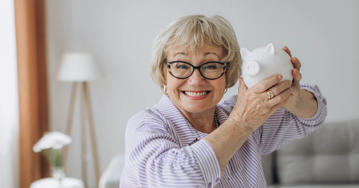 Kolik jste museli naspořit ve věku 40, 50 a 60 let, abyste mohli bezstarostně žít na důchodu? Zde je celková částka.