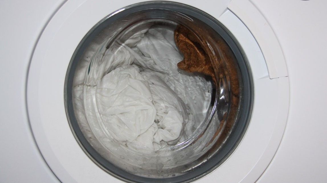 Nejlepší způsob, jak vyndat prádlo z pračky bez záhybů