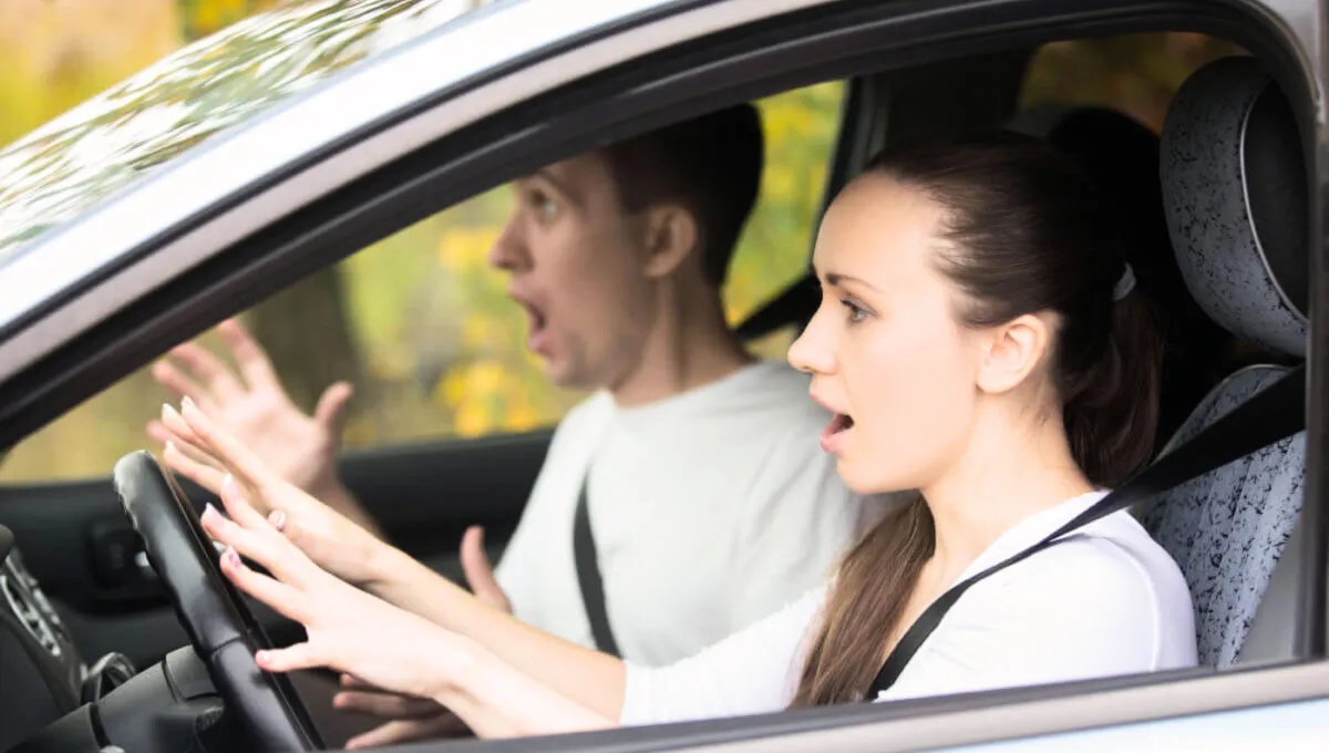 Co znamená vibrace volantu automobilu a proč je to problém?