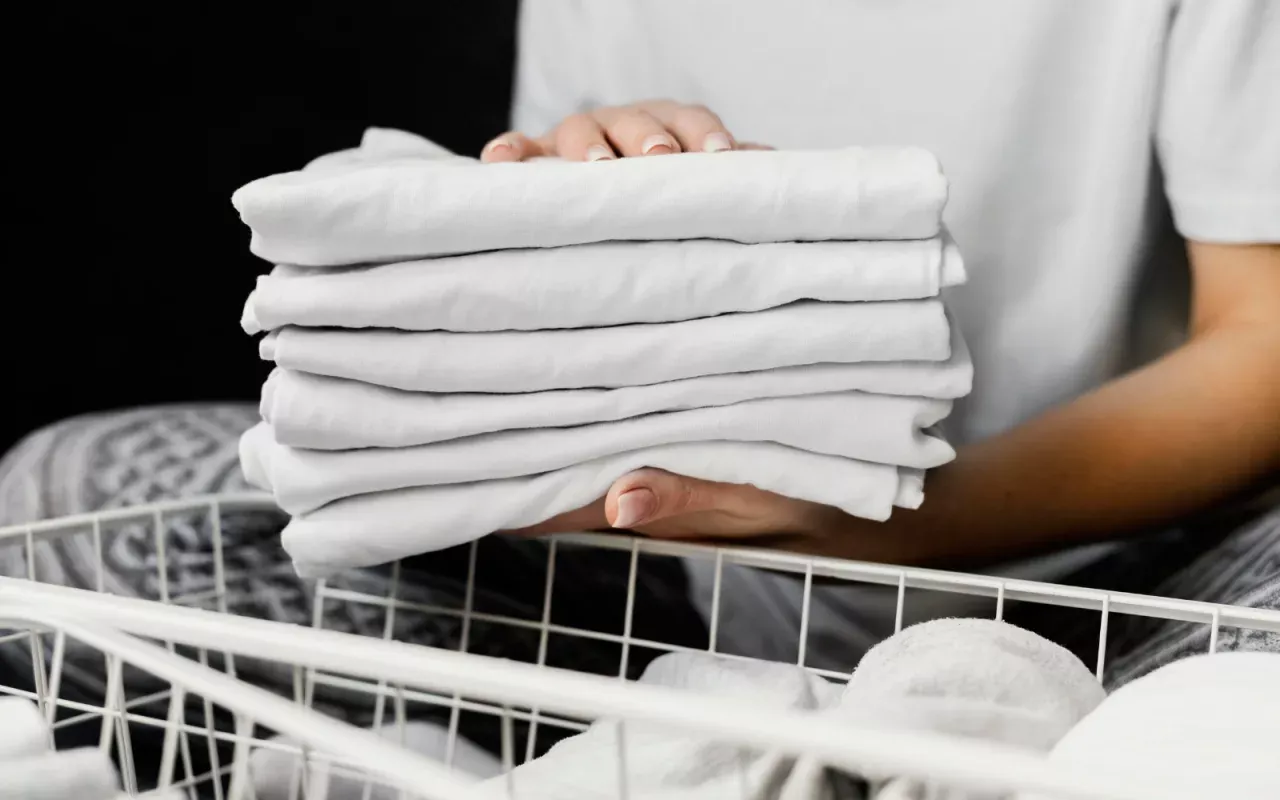 Odstraňujeme zatuchlý zápach z oblečení: přírodní zázračná přísada pomáhá okamžitě