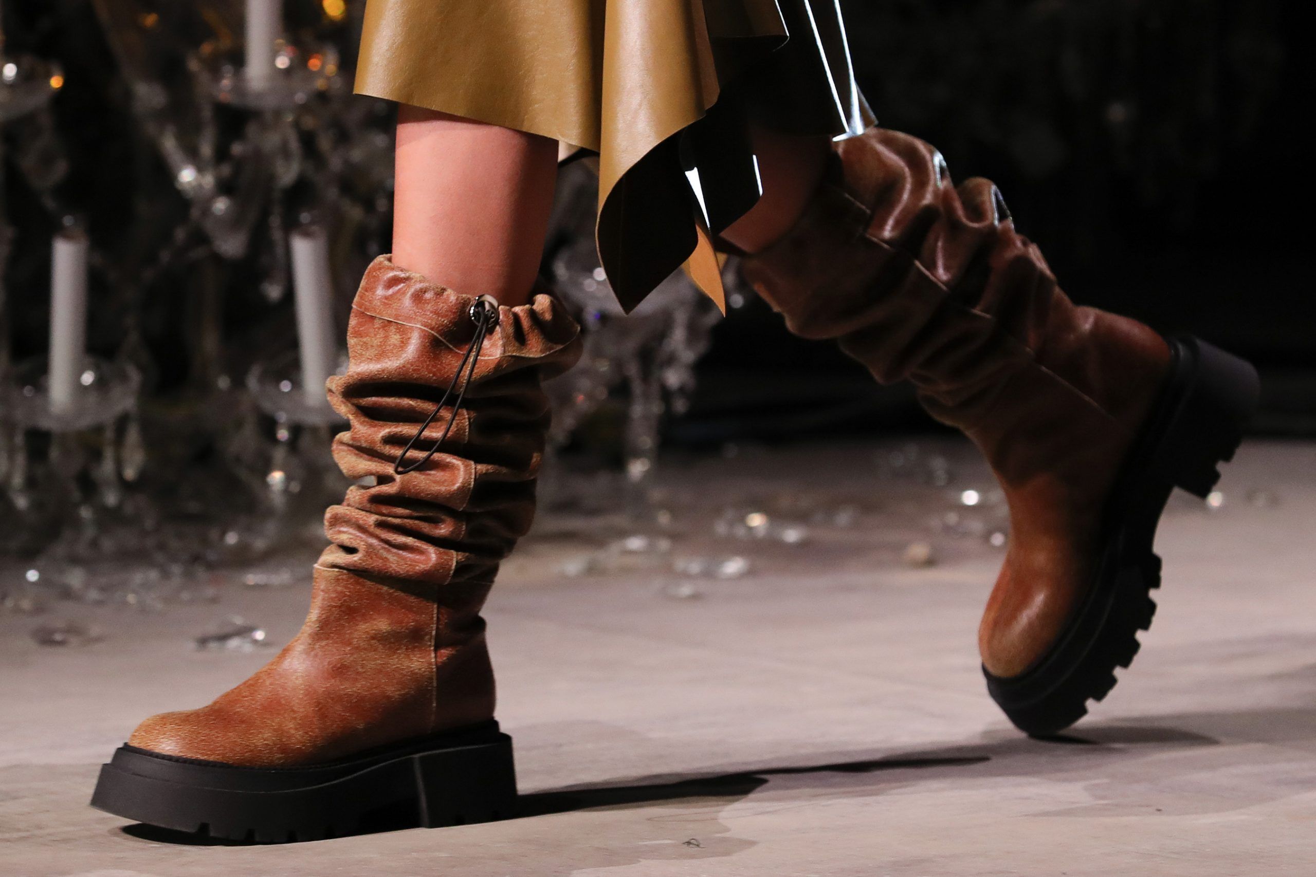 Budou všude na ulicích. Tyto boty budou dominovat trendům podzimu/zimy 2025. Zde je 5 modelů.