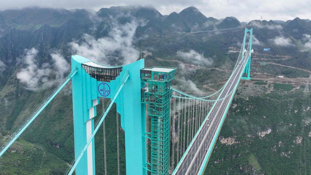 V Číně byl otevřen nejdelší visutý most na světě!