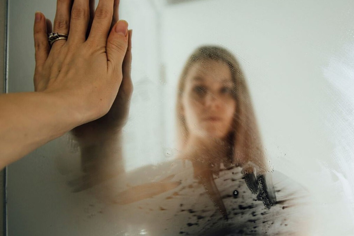 Jste unaveni zamlženými zrcadly po každé sprše? Tento trik vás ohromí a změní vaši rutinu!