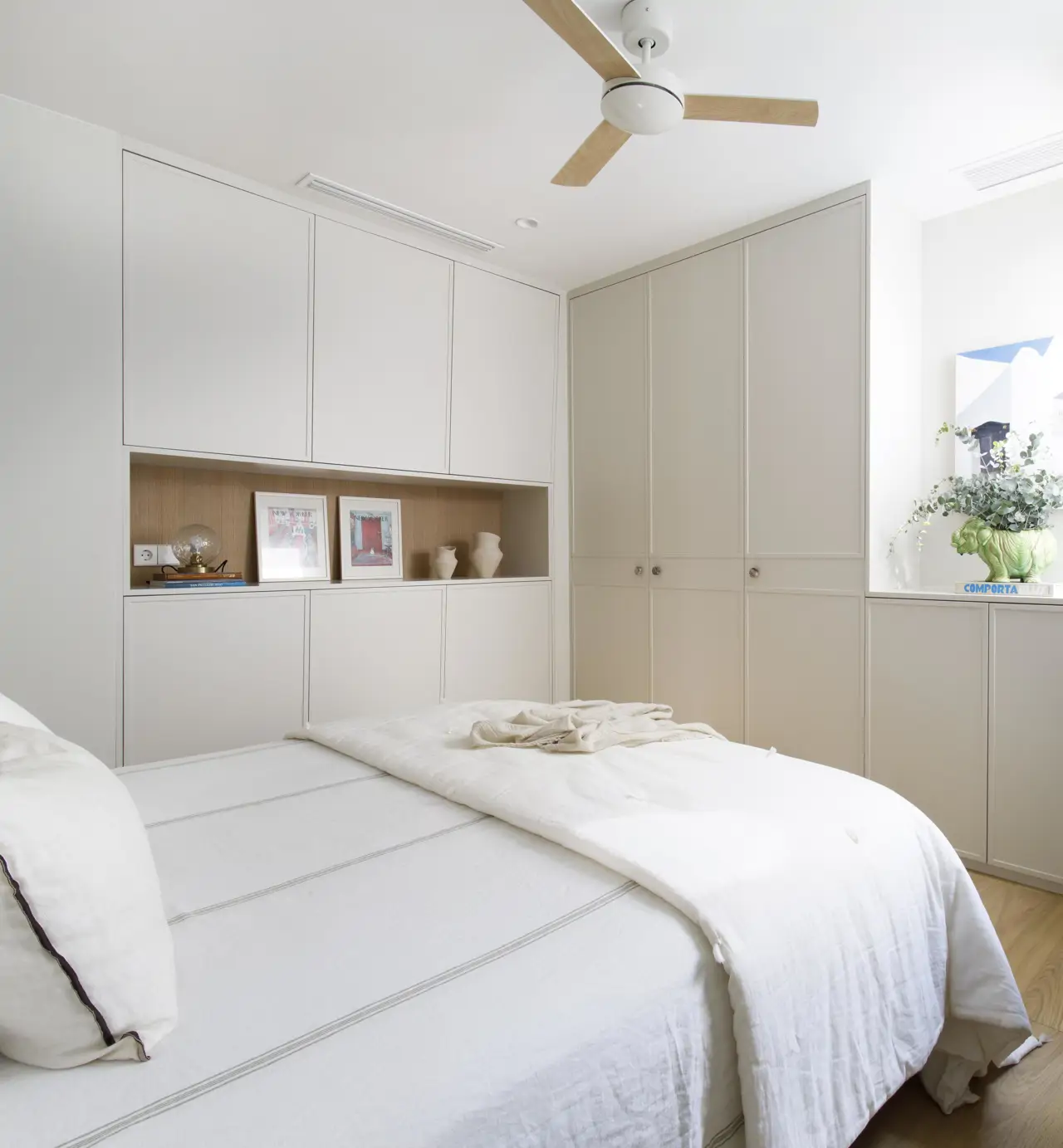 Interiérový designér: „Moji klienti starší 60 let mě žádají, aby vše potřebné v ložnici bylo po ruce, ale zároveň nezabíralo místo.“