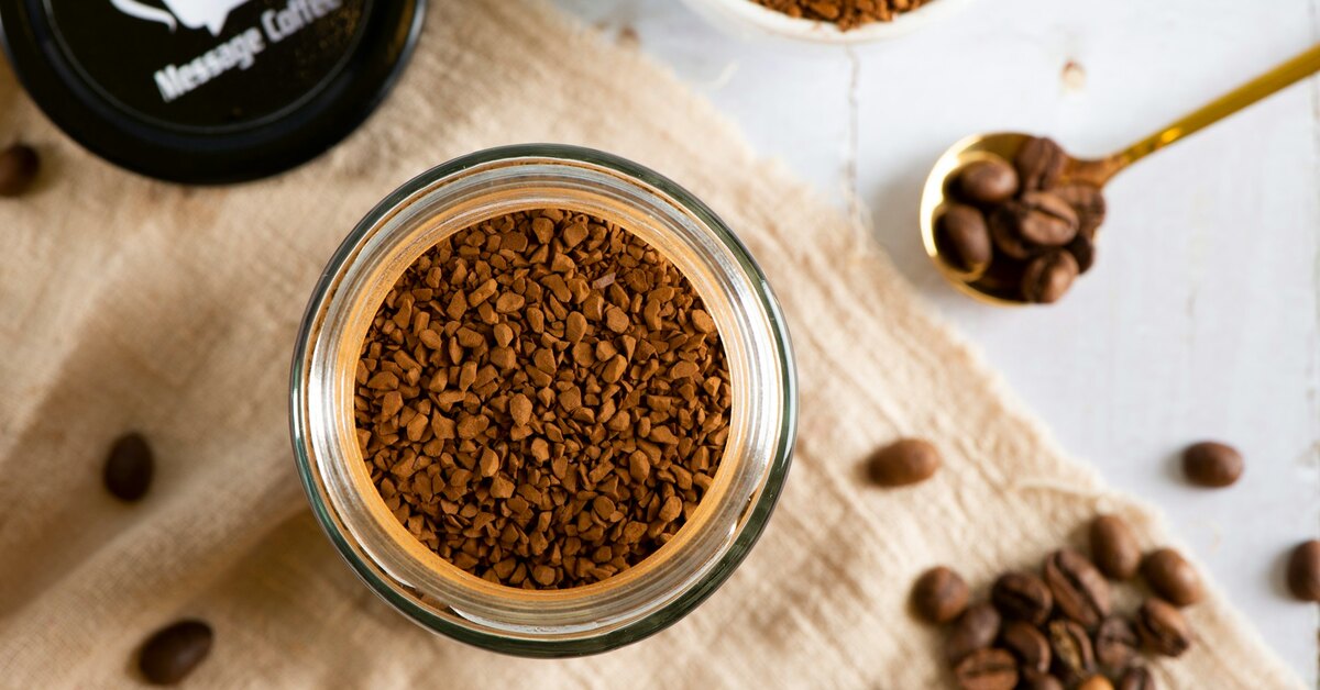 Žádná vůně, žádný původ: to je podle zkušeného baristy rozdíl mezi rozpustnou a mletou kávou.