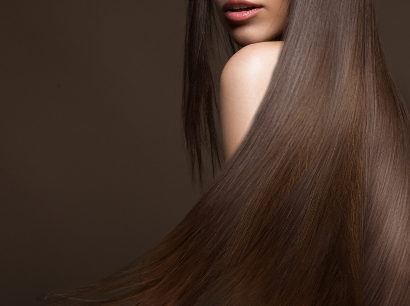 Vlasy vypadají, jako by byly laminované. Stačí je opláchnout tímto přípravkem.