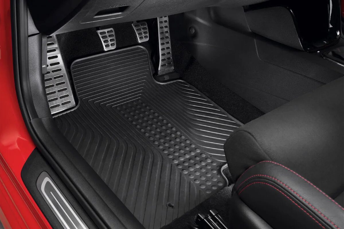 Proč je třeba koberce v autě postříkat octem: co to znamená?