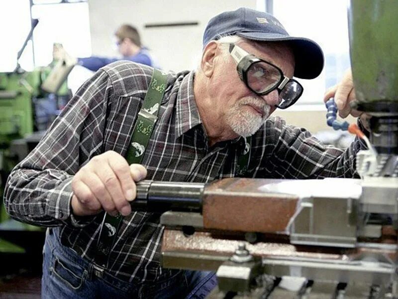 David, 75letý živnostník, pokračuje v práci, protože jeho důchod nestačí ani na to nejnutnější.