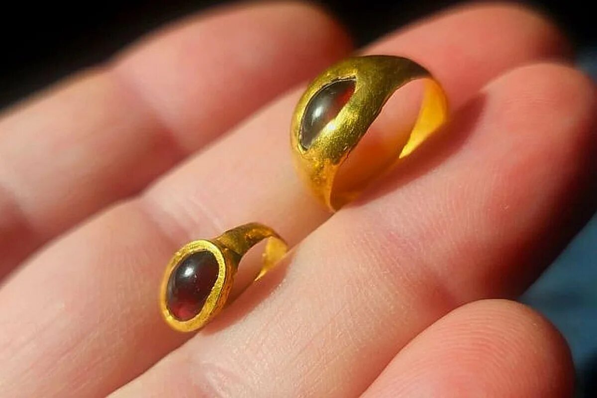 V Rumunsku byl objeven poklad z doby železné: čtyři zlaté prsteny, které mohou být prvním důkazem existence hotovosti v Evropě.