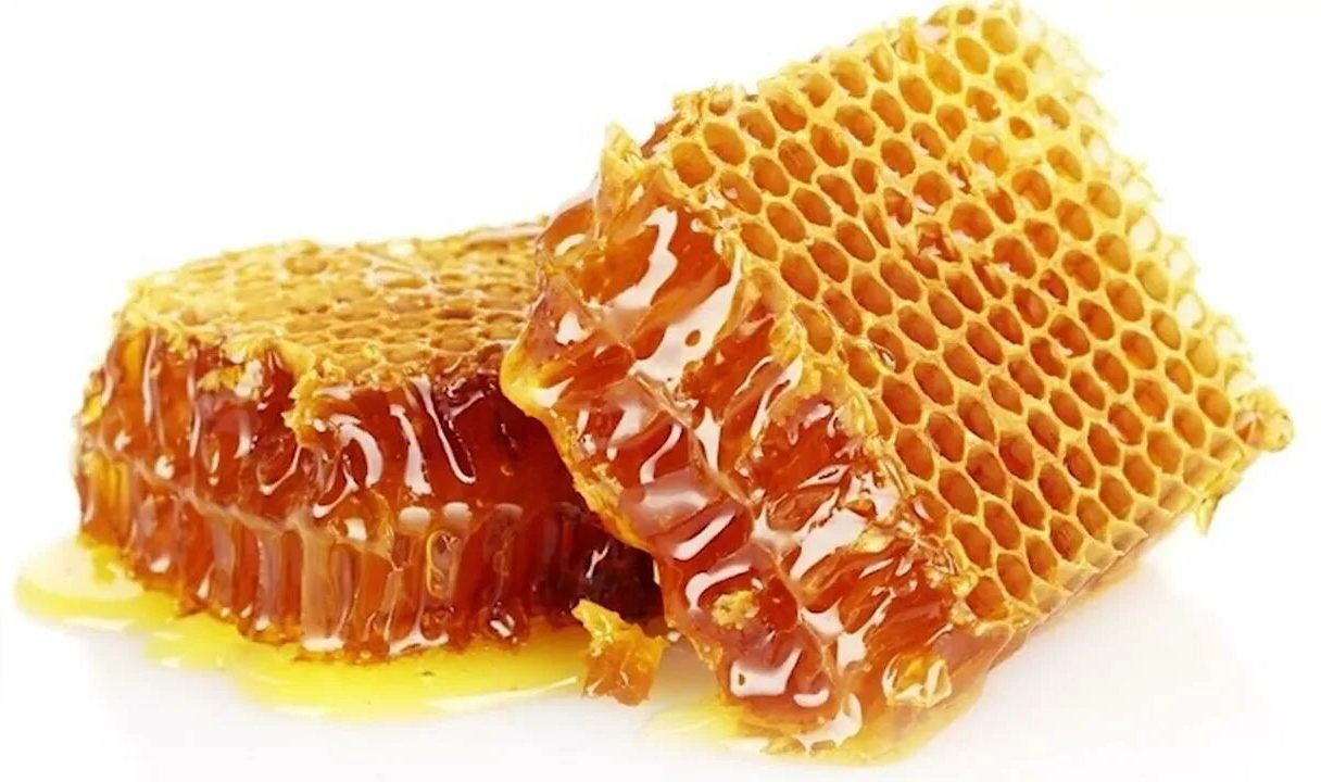 Ani sirka, ani sklenice vody neprozradí, zda je med pravý. Odborník vysvětluje, jak to zjistit.