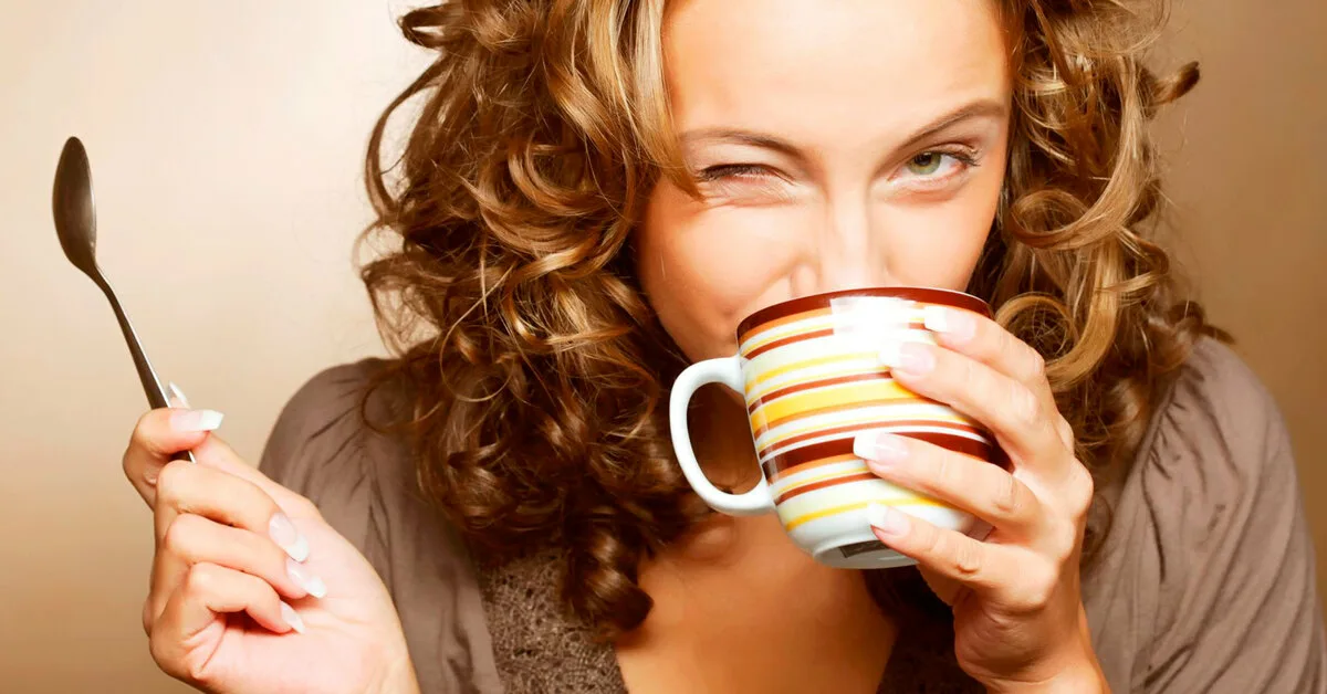 Věděli jste, že lidé, kteří pravidelně pijí kávu, mají větší šanci dožít se vyššího věku a být ve stáří zdravější?