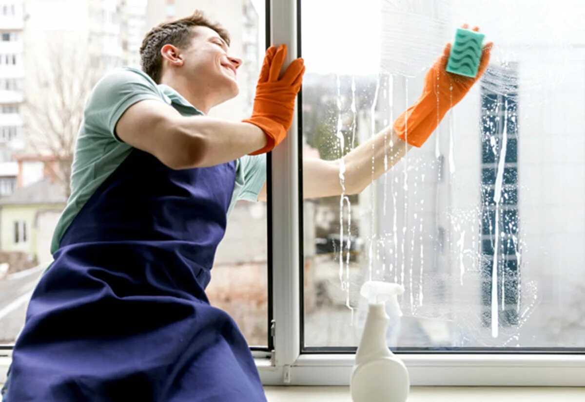 Přidejte čajovou lžičku do prostředku na mytí oken. Vaše okna budou zářit až do jara.