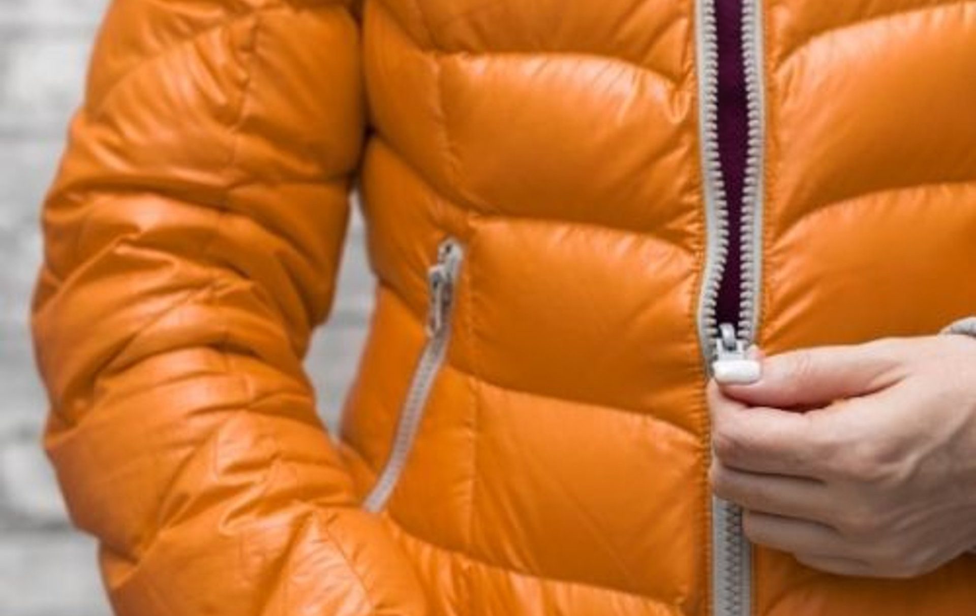 Jak bezpečně vyprat péřovou bundu v pračce? Stačí jednoduchý trik.