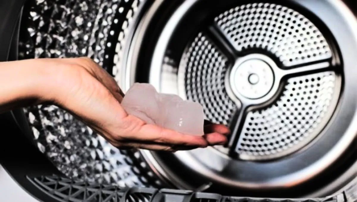 Proč dávat kostky ledu do bubnu pračky: účinný domácí prostředek