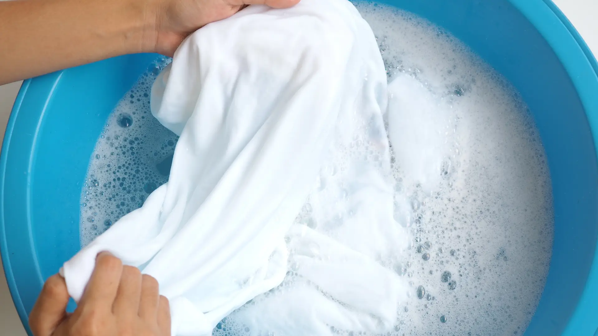 Jak vybělit bílé prádlo v pračce? 7 prostředků, které stojí za to použít nebo ne.