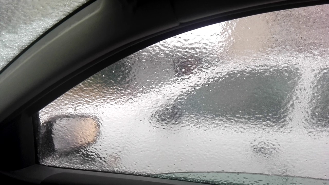 Jednoduchý trik z 80. let, na který mnozí zapomněli: jak okamžitě odstranit led z oken automobilu