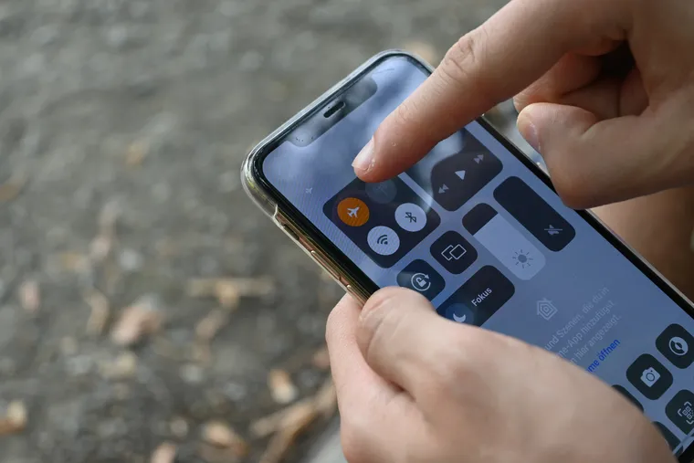 Jaké jsou výhody přepnutí telefonu do letového režimu: jak na to