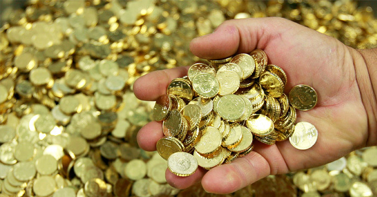 Byl nalezen poklad složený ze stovek zlatých mincí, které „září jako zapadající slunce“.